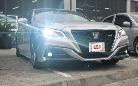 Toyota Crown, 2018 год, 3 600 000 рублей, 4 фотография