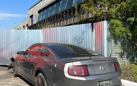Ford Mustang VI рестайлинг, 2010 год, 1 000 000 рублей, 2 фотография