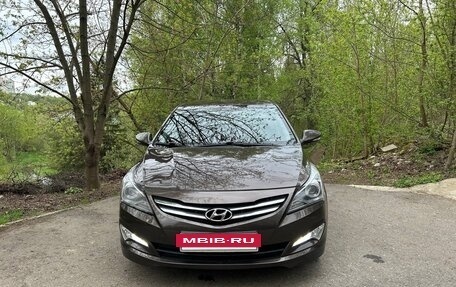 Hyundai Solaris II рестайлинг, 2015 год, 1 050 000 рублей, 2 фотография