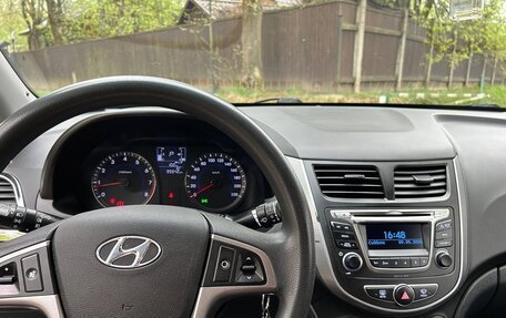 Hyundai Solaris II рестайлинг, 2015 год, 1 050 000 рублей, 8 фотография