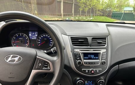 Hyundai Solaris II рестайлинг, 2015 год, 1 050 000 рублей, 17 фотография