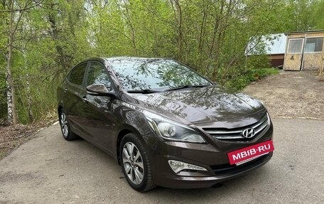 Hyundai Solaris II рестайлинг, 2015 год, 1 050 000 рублей, 13 фотография