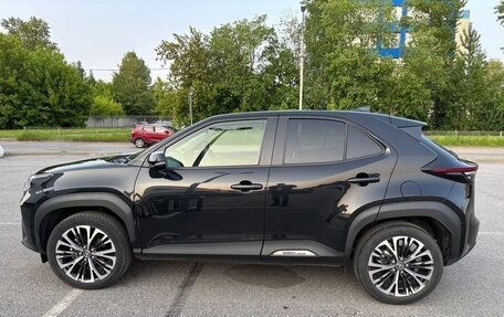 Toyota Yaris Cross, 2022 год, 1 650 000 рублей, 3 фотография