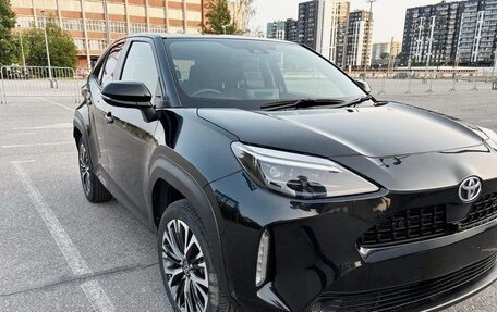 Toyota Yaris Cross, 2022 год, 1 650 000 рублей, 2 фотография