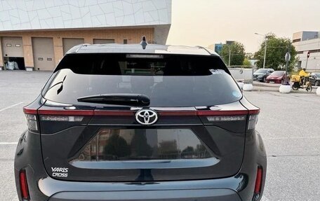 Toyota Yaris Cross, 2022 год, 1 650 000 рублей, 6 фотография