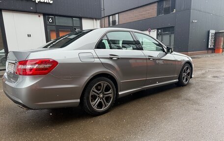 Mercedes-Benz E-Класс, 2011 год, 1 410 000 рублей, 2 фотография