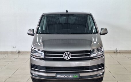 Volkswagen Multivan T6 рестайлинг, 2017 год, 3 150 000 рублей, 2 фотография