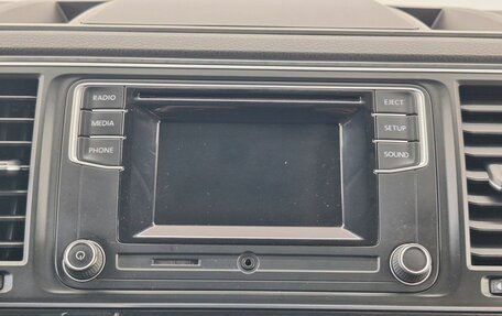 Volkswagen Multivan T6 рестайлинг, 2017 год, 3 150 000 рублей, 9 фотография