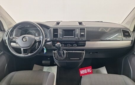 Volkswagen Multivan T6 рестайлинг, 2017 год, 3 150 000 рублей, 7 фотография