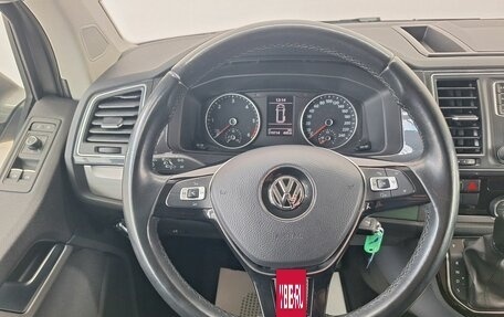 Volkswagen Multivan T6 рестайлинг, 2017 год, 3 150 000 рублей, 8 фотография