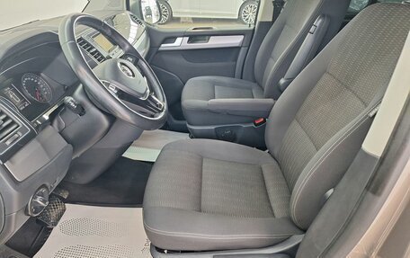 Volkswagen Multivan T6 рестайлинг, 2017 год, 3 150 000 рублей, 14 фотография