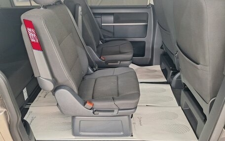 Volkswagen Multivan T6 рестайлинг, 2017 год, 3 150 000 рублей, 13 фотография