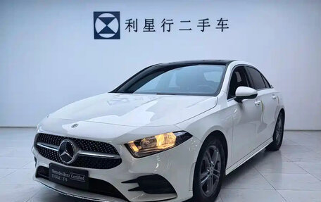 Mercedes-Benz A-Класс, 2022 год, 1 850 000 рублей, 2 фотография