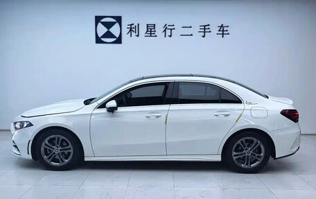 Mercedes-Benz A-Класс, 2022 год, 1 850 000 рублей, 3 фотография
