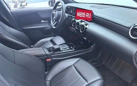 Mercedes-Benz A-Класс, 2022 год, 1 850 000 рублей, 13 фотография