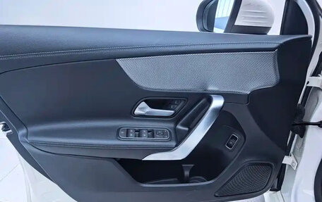 Mercedes-Benz A-Класс, 2022 год, 1 850 000 рублей, 15 фотография