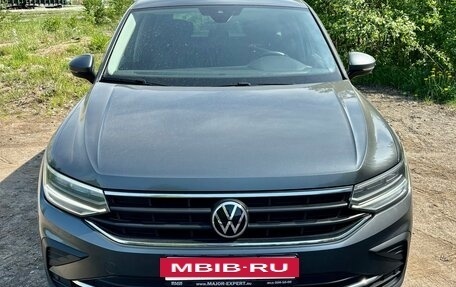 Volkswagen Tiguan II, 2021 год, 2 890 000 рублей, 4 фотография