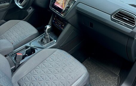 Volkswagen Tiguan II, 2021 год, 2 890 000 рублей, 14 фотография