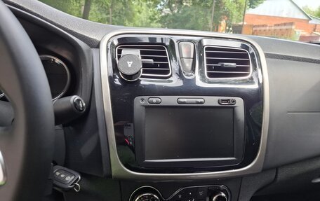 Renault Logan II, 2019 год, 1 070 000 рублей, 10 фотография