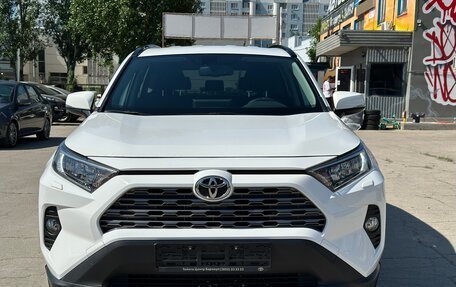 Toyota RAV4, 2021 год, 3 890 000 рублей, 2 фотография