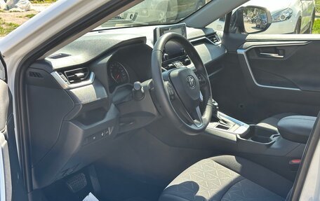 Toyota RAV4, 2021 год, 3 890 000 рублей, 12 фотография