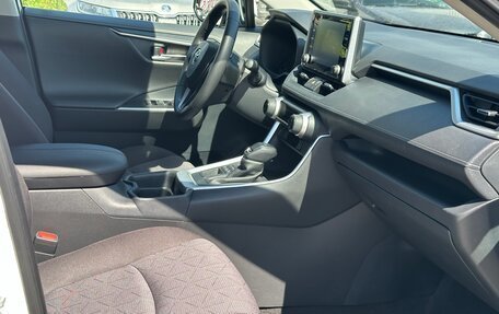 Toyota RAV4, 2021 год, 3 890 000 рублей, 22 фотография