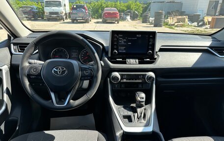 Toyota RAV4, 2021 год, 3 890 000 рублей, 25 фотография
