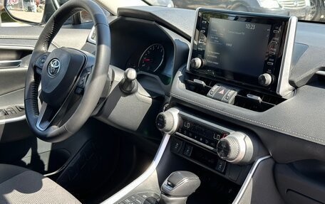 Toyota RAV4, 2021 год, 3 890 000 рублей, 21 фотография