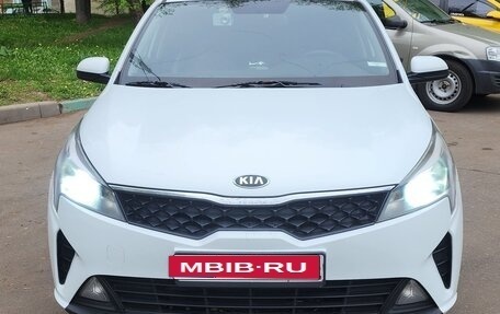 KIA Rio IV, 2021 год, 1 200 000 рублей, 1 фотография