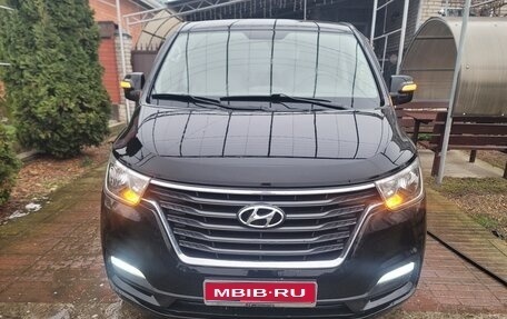 Hyundai Grand Starex Grand Starex I рестайлинг 2, 2018 год, 2 950 000 рублей, 1 фотография