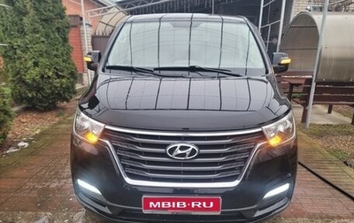 Hyundai Grand Starex Grand Starex I рестайлинг 2, 2018 год, 2 950 000 рублей, 1 фотография