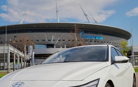 Hyundai Elantra, 2024 год, 2 200 000 рублей, 2 фотография