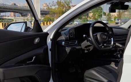 Hyundai Elantra, 2024 год, 2 200 000 рублей, 13 фотография