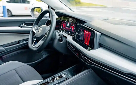 Volkswagen Golf VIII, 2022 год, 1 440 500 рублей, 14 фотография