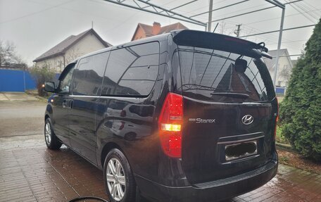 Hyundai Grand Starex Grand Starex I рестайлинг 2, 2018 год, 2 950 000 рублей, 3 фотография