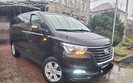 Hyundai Grand Starex Grand Starex I рестайлинг 2, 2018 год, 2 950 000 рублей, 5 фотография