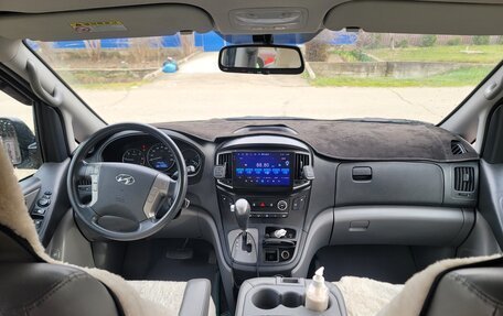 Hyundai Grand Starex Grand Starex I рестайлинг 2, 2018 год, 2 950 000 рублей, 13 фотография