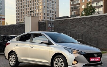 Hyundai Solaris II рестайлинг, 2022 год, 1 700 000 рублей, 1 фотография