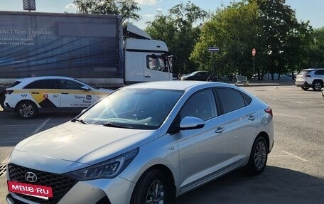 Hyundai Solaris II рестайлинг, 2022 год, 1 850 000 рублей, 4 фотография