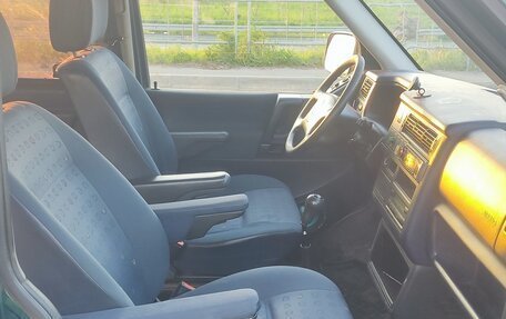 Volkswagen Caravelle T4, 2003 год, 970 000 рублей, 11 фотография