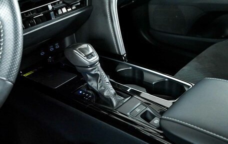 Toyota Camry, 2024 год, 3 930 000 рублей, 19 фотография