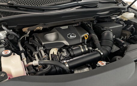 Lexus RX IV рестайлинг, 2019 год, 4 500 000 рублей, 9 фотография