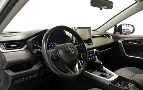 Toyota RAV4, 2019 год, 3 045 000 рублей, 16 фотография