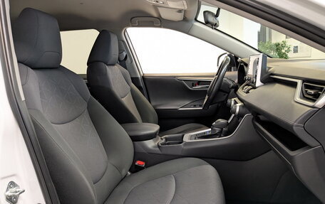 Toyota RAV4, 2019 год, 3 045 000 рублей, 23 фотография