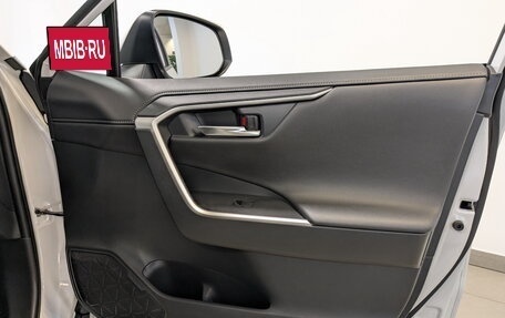 Toyota RAV4, 2019 год, 3 045 000 рублей, 24 фотография