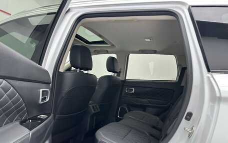 Mitsubishi Outlander III рестайлинг 3, 2021 год, 2 030 000 рублей, 11 фотография