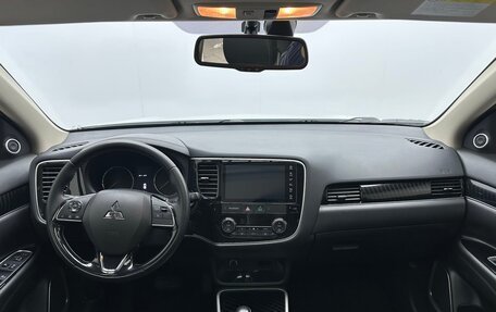 Mitsubishi Outlander III рестайлинг 3, 2021 год, 2 030 000 рублей, 7 фотография
