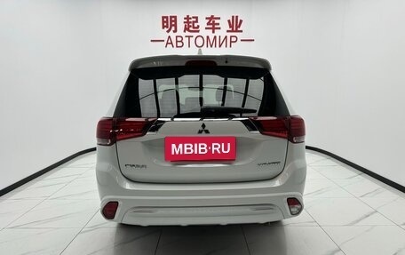 Mitsubishi Outlander III рестайлинг 3, 2021 год, 2 030 000 рублей, 4 фотография