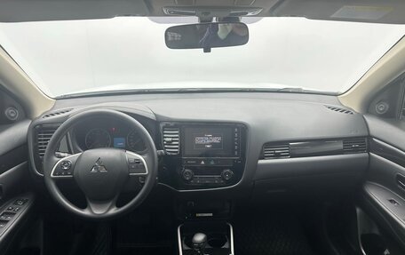 Mitsubishi Outlander III рестайлинг 3, 2022 год, 1 901 000 рублей, 7 фотография