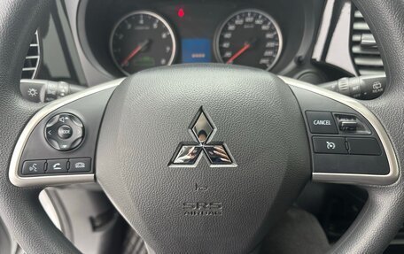 Mitsubishi Outlander III рестайлинг 3, 2022 год, 1 901 000 рублей, 8 фотография
